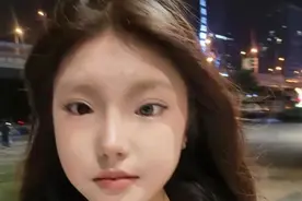 女孩一只眼天生蓝瞳！曾被称为“怪物”，现在她长成了这样……美图片