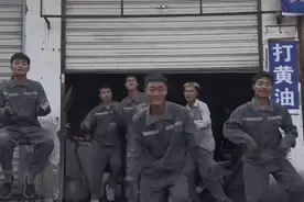 修车男孩跳街舞走红：这是一种对热爱的坚持图片