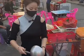 +音 | 东莞“炒粉姐”火出圈：穿着精致是生活态度图片