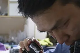 卖笔小伙一年修了2000多支钢笔，还自创了钢笔品牌图片