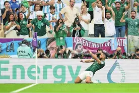 2022卡塔尔世界杯足球赛：沙特阿拉伯队2比1战胜阿根廷队图片