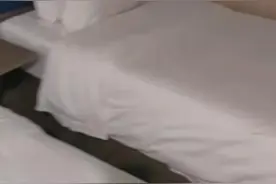 因小区封闭“流浪”三天的外卖骑手，求助信发出3小时解决住宿问题，自述昨晚睡得挺好图片