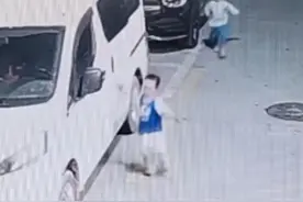 男孩划伤邻居豪车，父亲接下来的举动引网友点赞图片