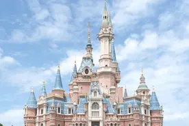 上海迪士尼客流量回升　，热门项目迪士尼飞跃地平线等待时间重回100分钟图片