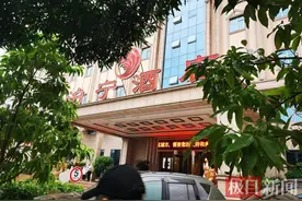 4男子凌晨刷酒店房卡闯入女性房间，还打电话发短信骚扰，警方已介入调查图片