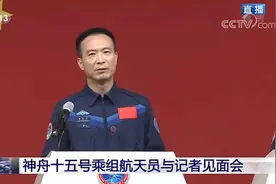 航天员费俊龙：我们是中国航天平均年龄最大乘组，都喜欢毛笔书法图片