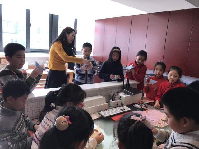 三年语文优化设计答案（减负的同时还要增效这位小学语文老师通过优化作业设计）