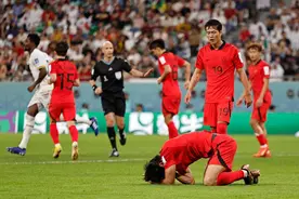 又是一场进球大战！韩国队2比3不敌加纳队，出线前景堪忧图片