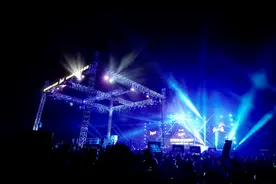 穷孩子考入北体大，武林风裁判叶飞感恩贵人图片