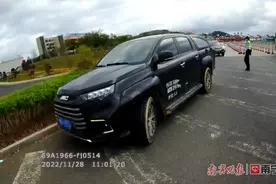 罚款得交2倍！南宁一辆车“脱保”仍上路被交警查获图片