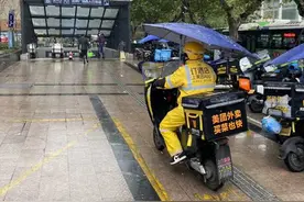 33岁杭州女骑手的风雪送餐路：为了生活，这不过是寻常一日图片