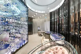 周大福上半财年创毛利率新低，加盟扩店和下沉市场不香了？图片