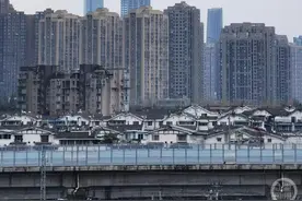 “成都第一高楼”蜀峰大厦进度成谜，绿地名下三块土地被法院查封图片