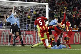 复仇之战今夜上演！“扣杀”终结加纳队四强梦想的苏亚雷斯：我不道歉图片