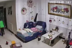 警方回应“陌生男子敲门假装送外卖”：系误会，实为外卖小哥送错楼栋图片