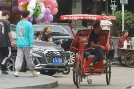 聚焦 | 一个海边小城最后的黄包车夫图片