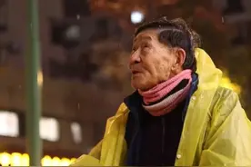 坚持10多年，浙江91岁老爷爷每晚拾荒，原因令人泪崩图片