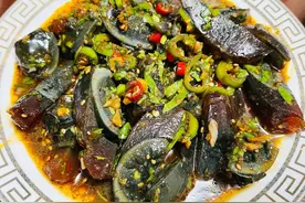 皮蛋的神仙吃法！好吃到爆的香菜拌皮蛋，连吃了好几天图片