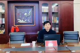 托管帮扶5所中学的华科附中，为县中送去第一课“课题研究”图片