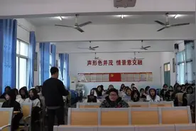 湖南一乡村音乐老师带学生合唱，淳朴歌声打动网友：学生好幸福图片