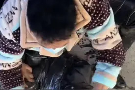 男子捆绑女子后泼墨殴打引众怒 警方通报：网红拍摄“受罚”视频，涉事7人被查图片