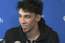 切特-霍姆格伦成功接受二次手术，移除右脚里的金属支具图片