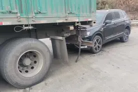 山西高速交警：倒车有死角 马虎要不得图片