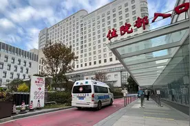 实探上海十院急诊：划分三个区域，为阳性患者增设“樱花舱”图片