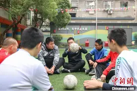 南昌特教学校里的足球队：以足球为“媒”连接世界图片