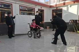 双胞胎姐妹身患疾病无法现场办理身份证  即墨民警上门解难题图片