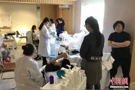 “飞刀医生”毁了整形少女图片