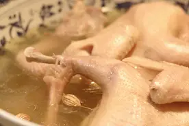 养得好好的宠物鸡被炖了！“凶手”赔礼道歉并支付3000元赔偿金图片