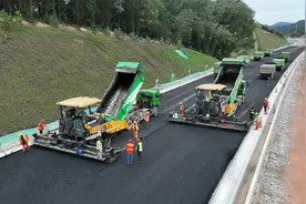 从埔高速路面施工进入全面攻坚阶段图片