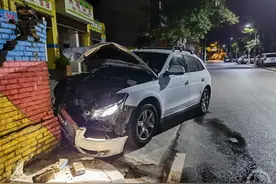 奥迪车撞塌车头未弹气囊，车主多处骨折 4S店：严重变形不代表气囊会弹出图片