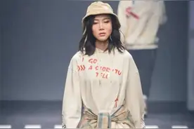 四川女孩官宣恋爱，全网祝福！图片