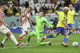 内马尔哭吧不是罪，闪耀一球难阻五星巴西郁闷出局图片