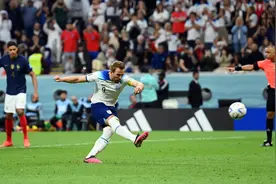 凯恩踢飞点球，英格兰1-2法国无缘四强图片