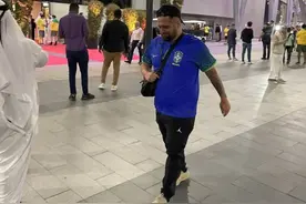 我在现场｜点球击中门柱，克罗地亚球员狂奔庆祝，巴西球员跪地哭泣图片