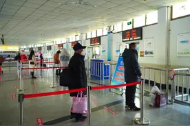 济宁城际公交全线恢复运行，市民自我防护意识较强图片