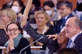 侃天下|马克龙为这事发文庆贺：250克的神奇和完美！图片