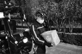 全力迎战“双12” 快递开启“夜派”模式图片