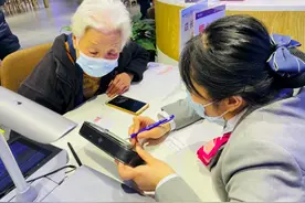 西安电信小寨营业厅里的冬日暖心故事图片