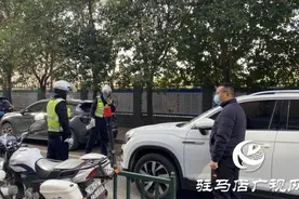 物业私设护栏阻通行 热线协助拆除“拦路虎”图片