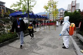 时评 | 班主任核酸把关不严被立案调查，优化防控之下，不能小题大做图片