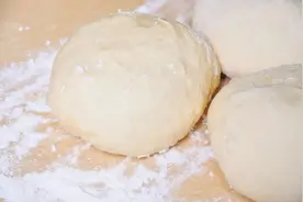 天冷发面，不要只放酵母！多加这3样，快速发酵，蓬松香软弹性十足图片