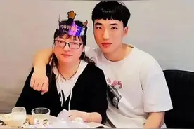 女子偶遇酷似牺牲儿子的小伙，后续的故事太暖了！图片