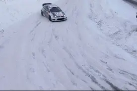 下雪天怎么开前驱、后驱、四驱车？图片