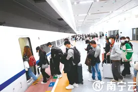 南凭高铁南崇段开通后旅客出行更便捷 吴圩机场站客流增长图片