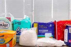 小宝评测｜网购成人纸尿裤：过半数侧漏，有的疑似“三无”图片