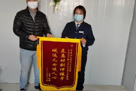 青岛好人丨七旬老人晕倒昏迷，“最美”调度员伸援手图片